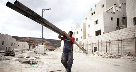 israel's smart cards for palestinian laborers|palestinian workers in Israel.